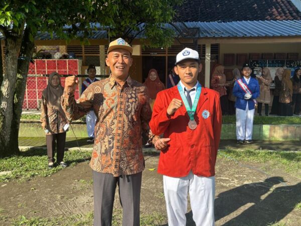 DAFTAR MURID BERPRESTASI
